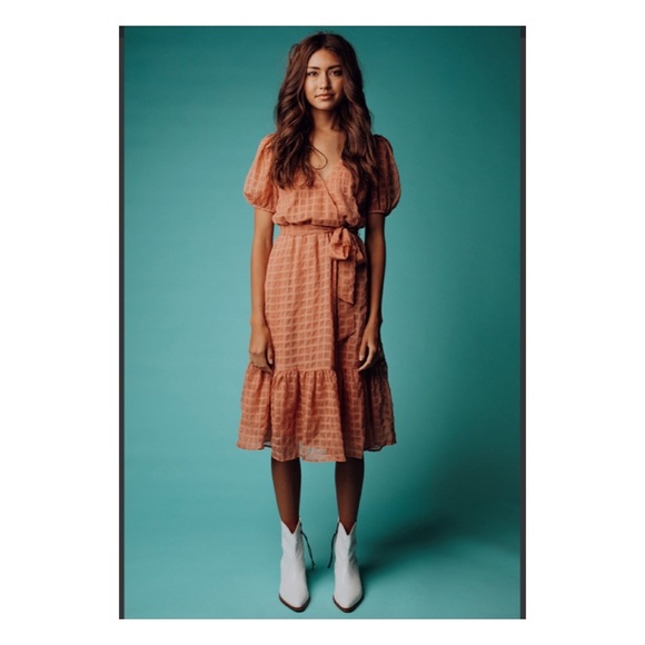 Clad & Cloth Simple Beaut puff sleeve midi dress - Picture 12 of 14